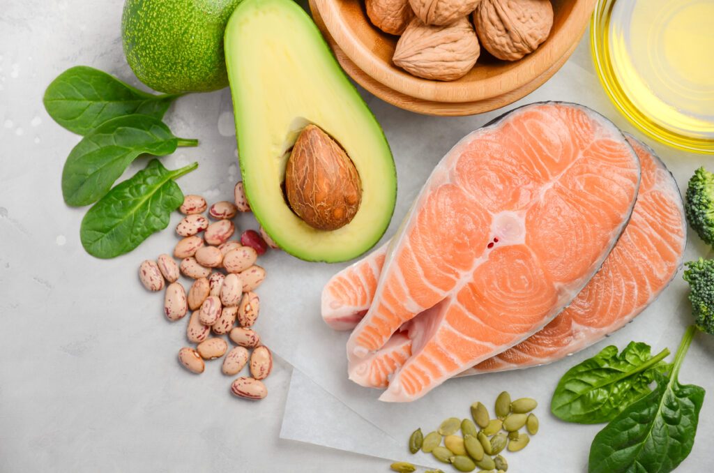 Omega-3 có trong các loại cá hồi, cá trích, cá mòi, nhuyễn thể và thực vật
